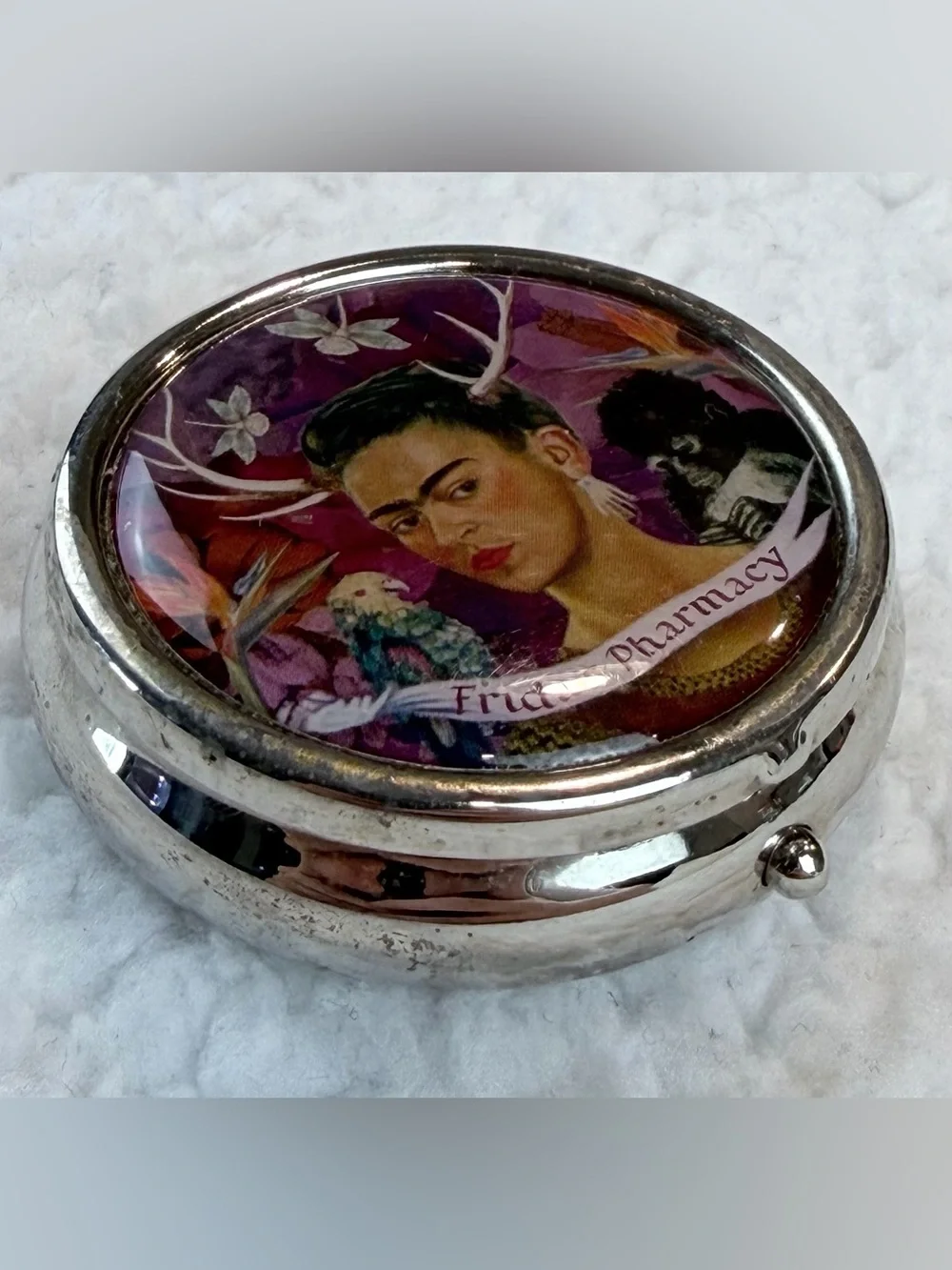 FRIDA KAHLO • “Frida’s Pharmacy” Compact Round Pill Case, OS